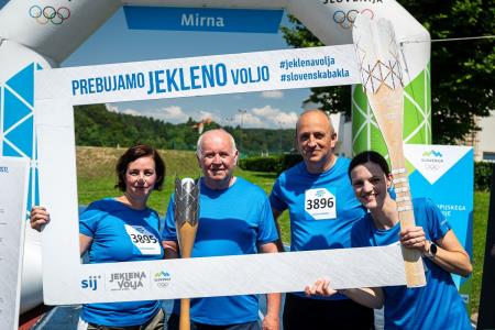Slovenska_bakla_na_Mirni_foto_OKS (29)